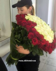 букет из 101 розы в виде сердца в Житомире фото