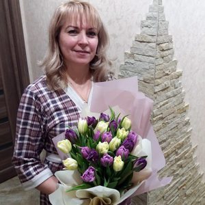 букет из белых и фиолетовых тюльпанов в Житомире фото