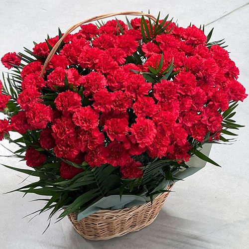 Фото товара 100 гвоздик в корзине в Житомире